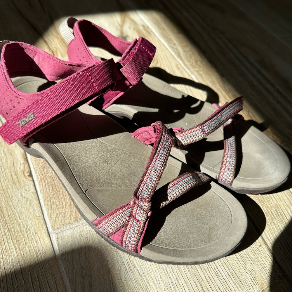 Teva Women's burgundy Sandals